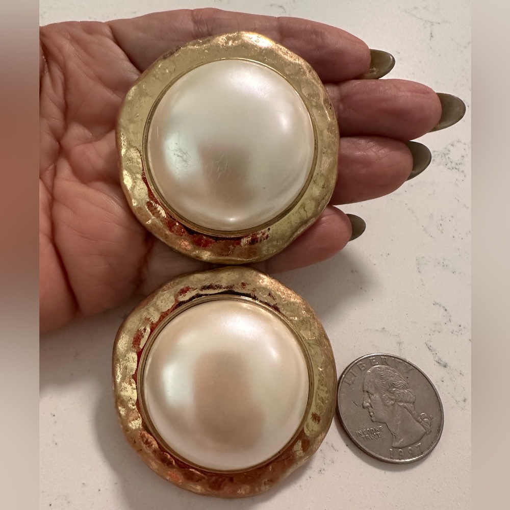Elegant Gold and Cream Pearl Earrings clip on never used beauties - Picture 6 of 7